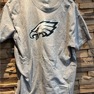 NFL Team Apparel Philadelphia
Eagles Football Gray T-shirt Men's
Size Large